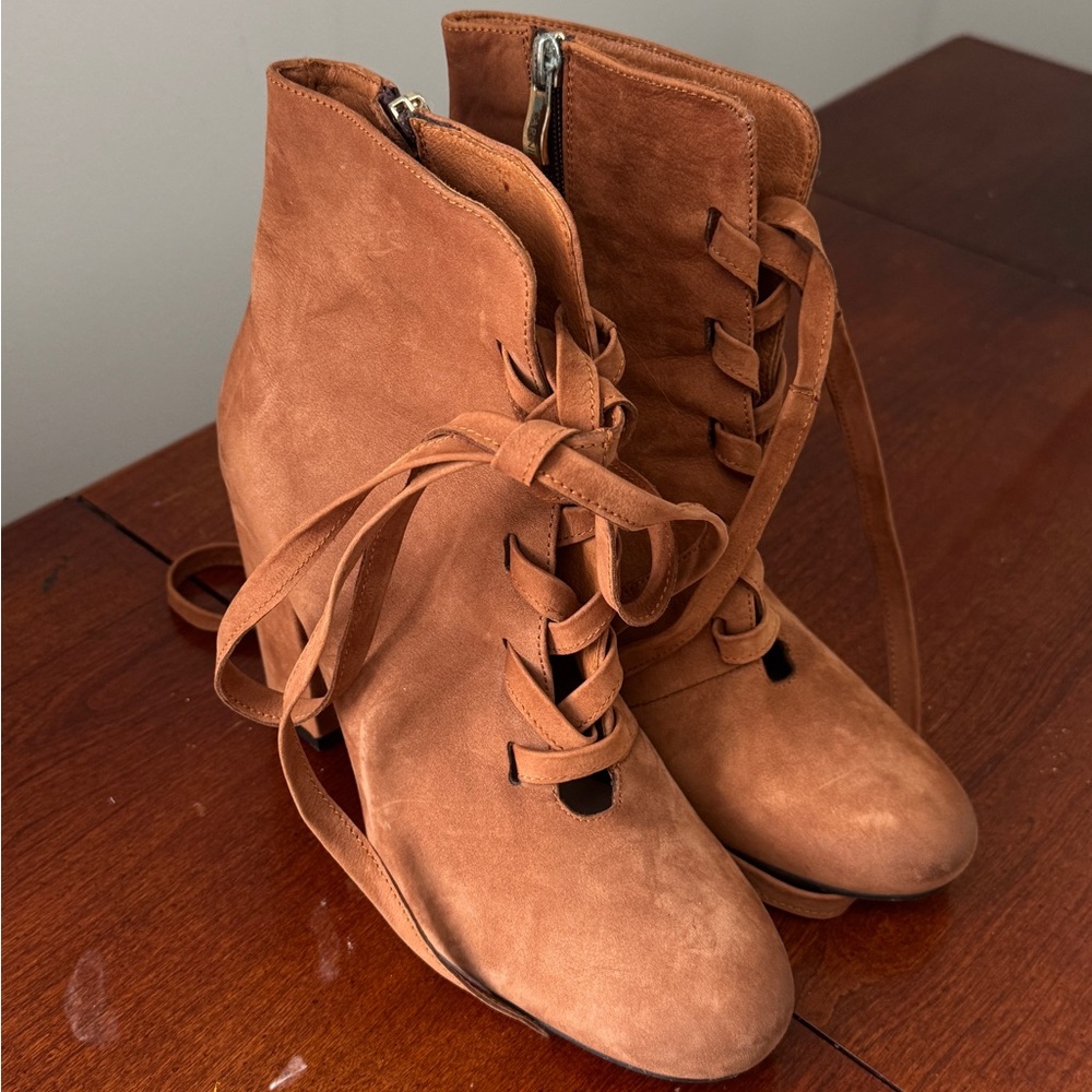 Women's Tan Lace-Up Ankle Boots